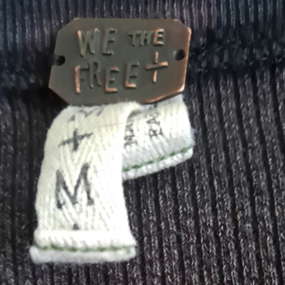 Free People We The Free Synergy Charcoal Gray Thermal Top- Crochet Lace Cuffs - Picture 8 of 8